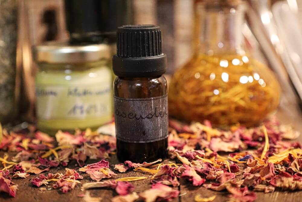 Selbst hergestellte Naturprodukte: Seifen, Öle und Pflanzenwässer Selbst hergestellte Naturprodukte: Seifen, Öle und Pflanzenwässer